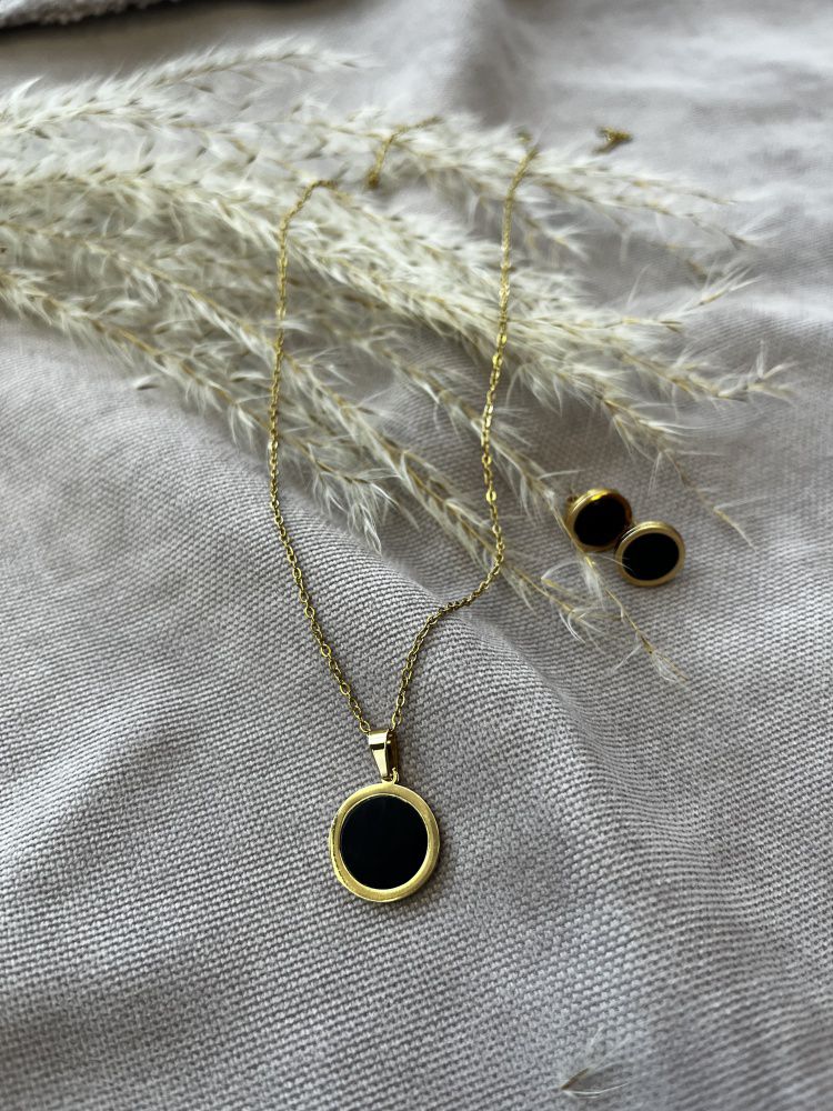 Elegant Onyx Pair